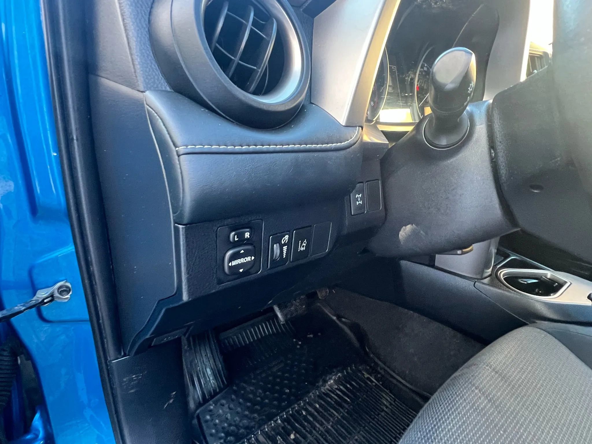 Used 2018 Toyota RAV4 XLE w/ Plus Extra Value Package image 23