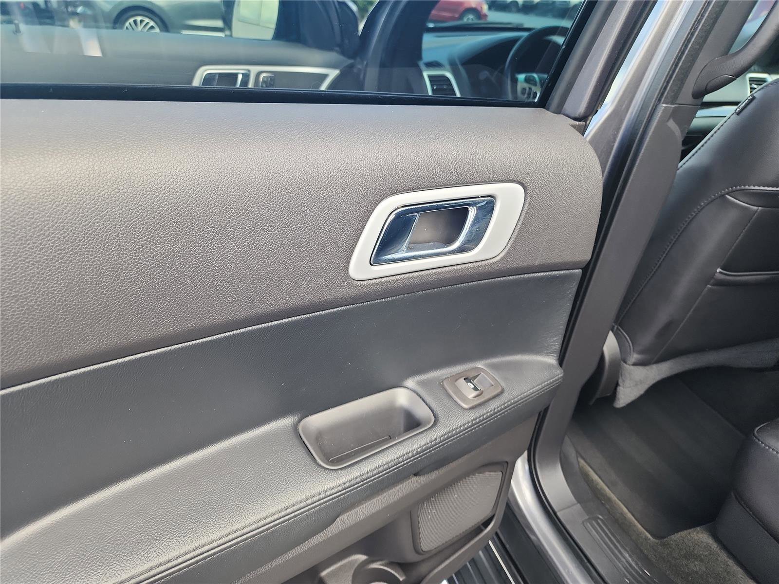 Used 2014 Ford Explorer Limited image 18