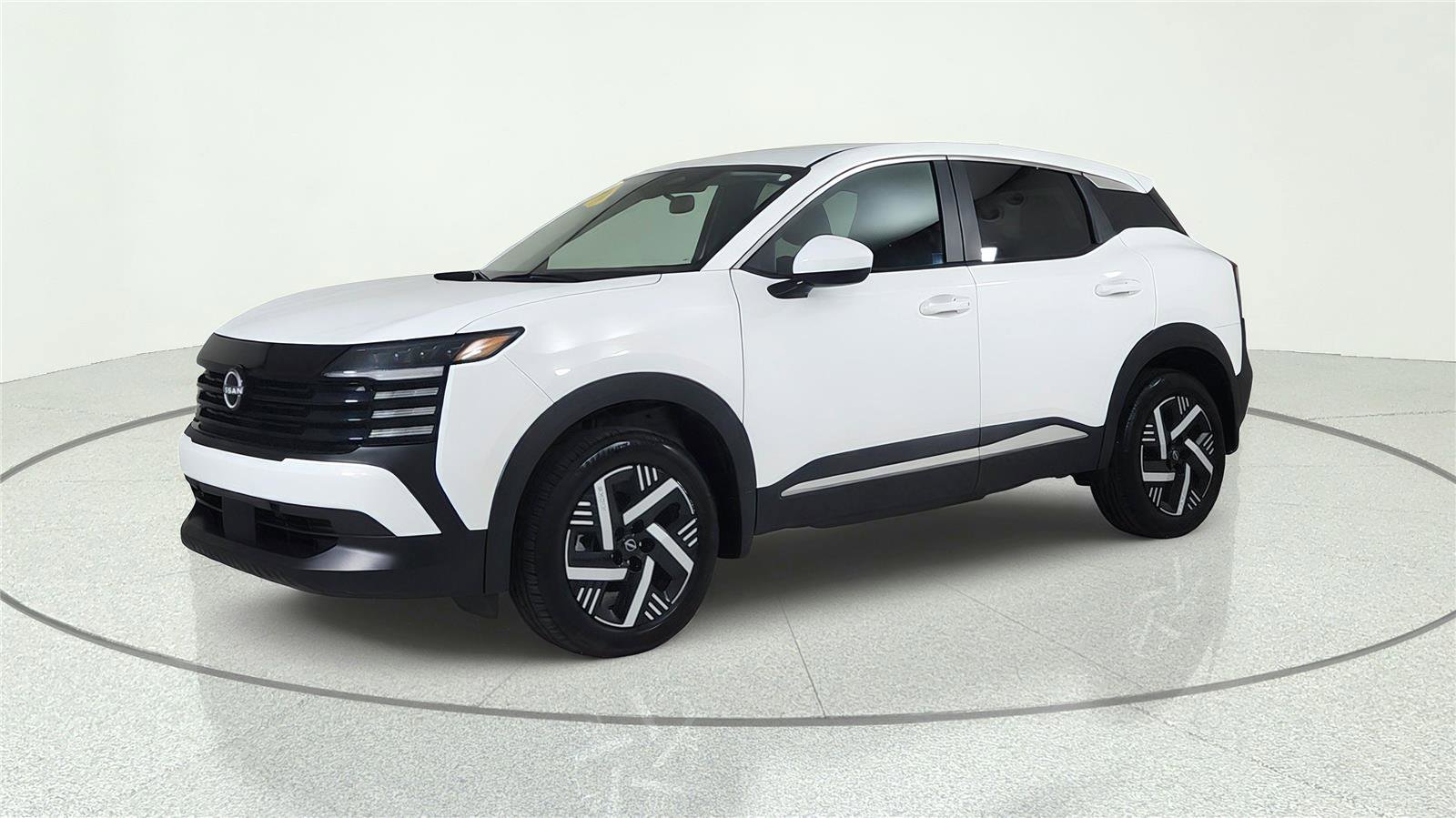 Used 2025 Nissan Kicks SV FWD image 2