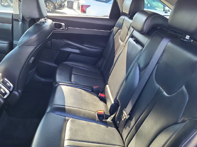 Certified 2024 Kia Sorento S w/ Panoramic Sunroof Package AWD/4WD image 15