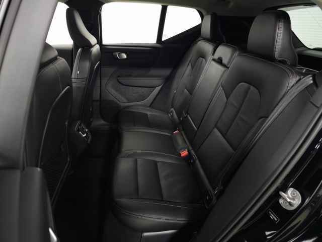 Certified 2023 Volvo XC40 B5 Plus w/ Protection Package Premier image 32