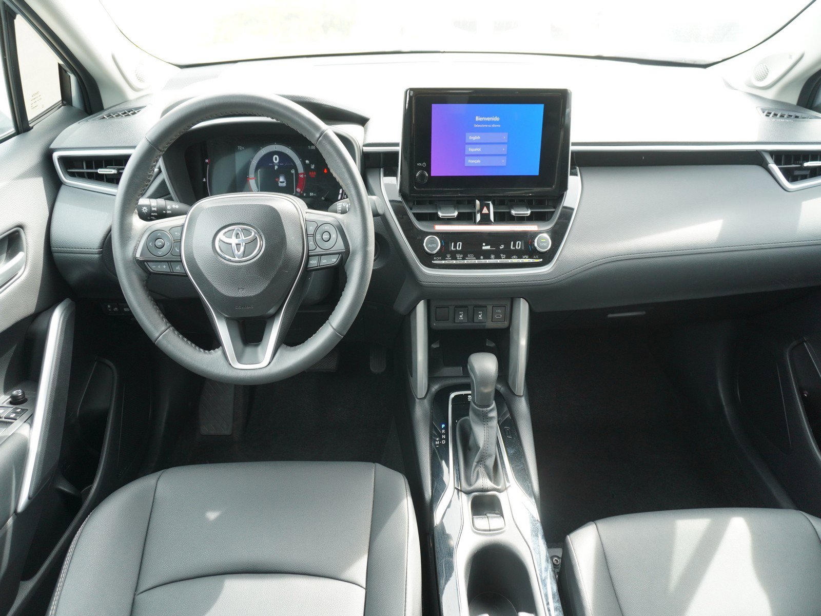 Used 2024 Toyota Corolla Cross XLE w/ Convenience Package image 2