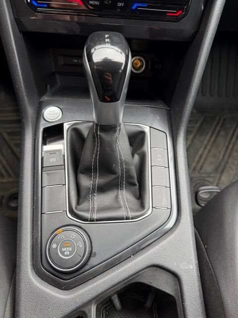 Used 2023 Volkswagen Tiguan SE AWD/4WD image 24