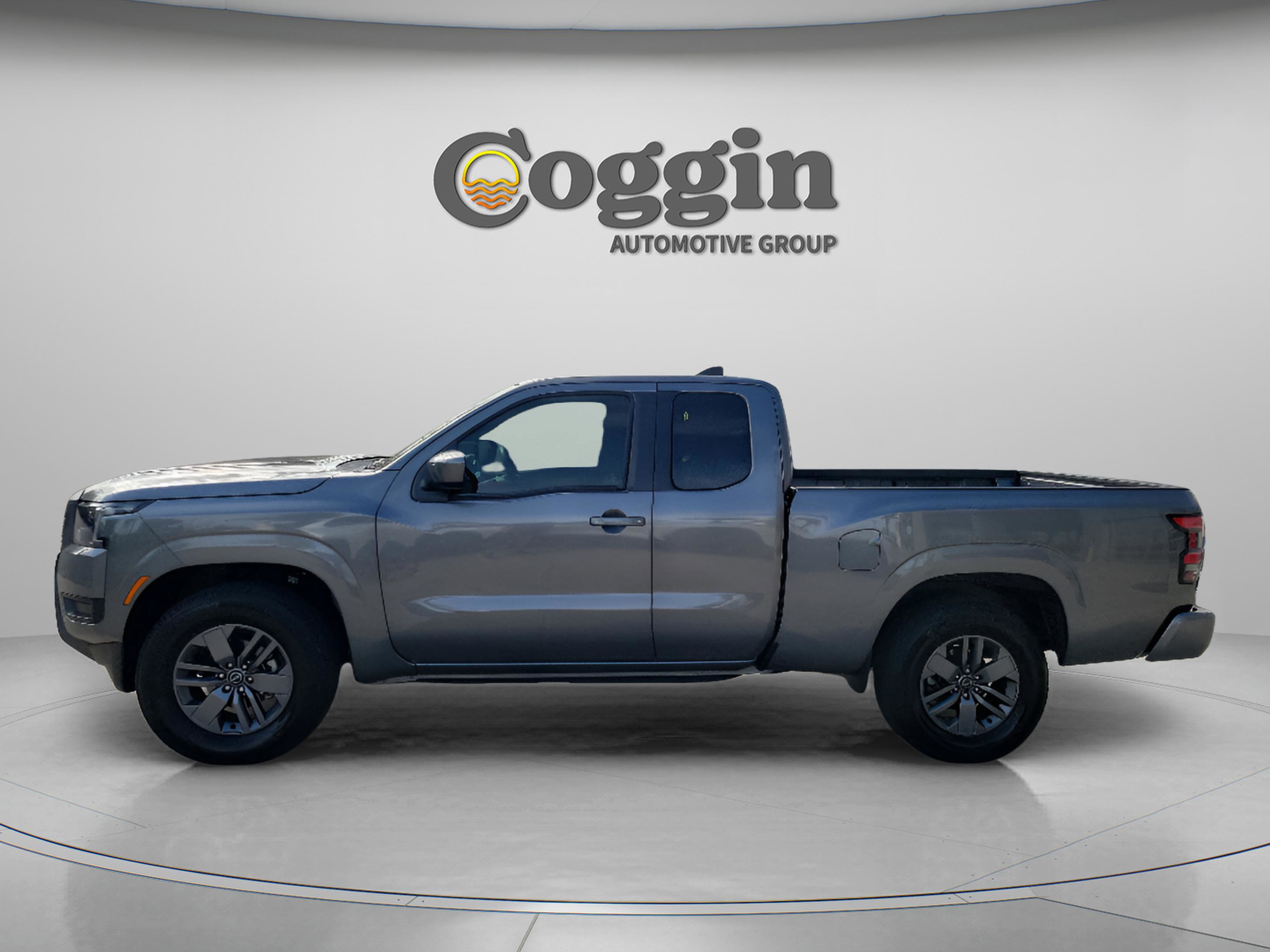 Used 2025 Nissan Frontier SV RWD image 2