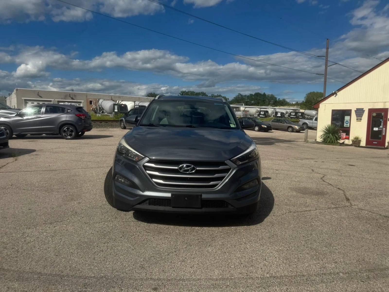 Used 2017 Hyundai Tucson SE w/ SE Popular Package 02 AWD/4WD image 2