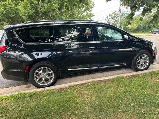 Used 2019 Chrysler Pacifica Limited FWD image 14