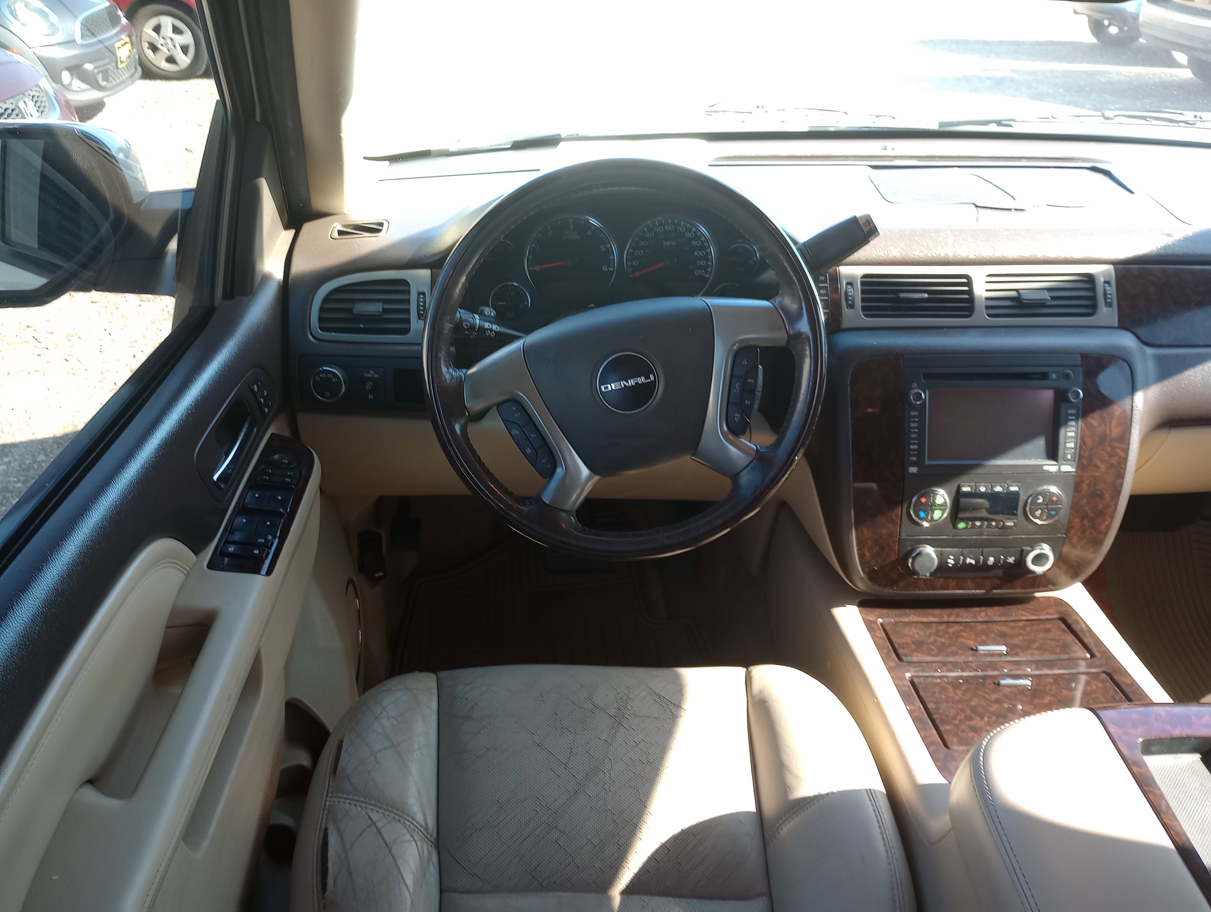 Used 2014 GMC Yukon XL Denali image 9