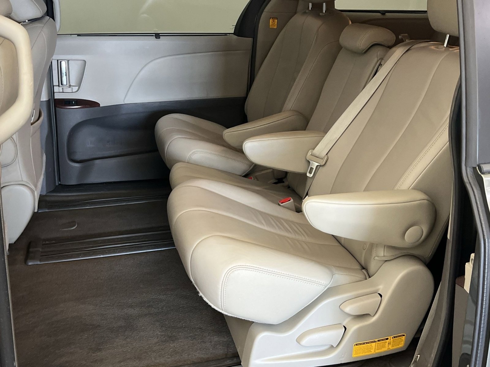 Used 2013 Toyota Sienna XLE FWD image 23