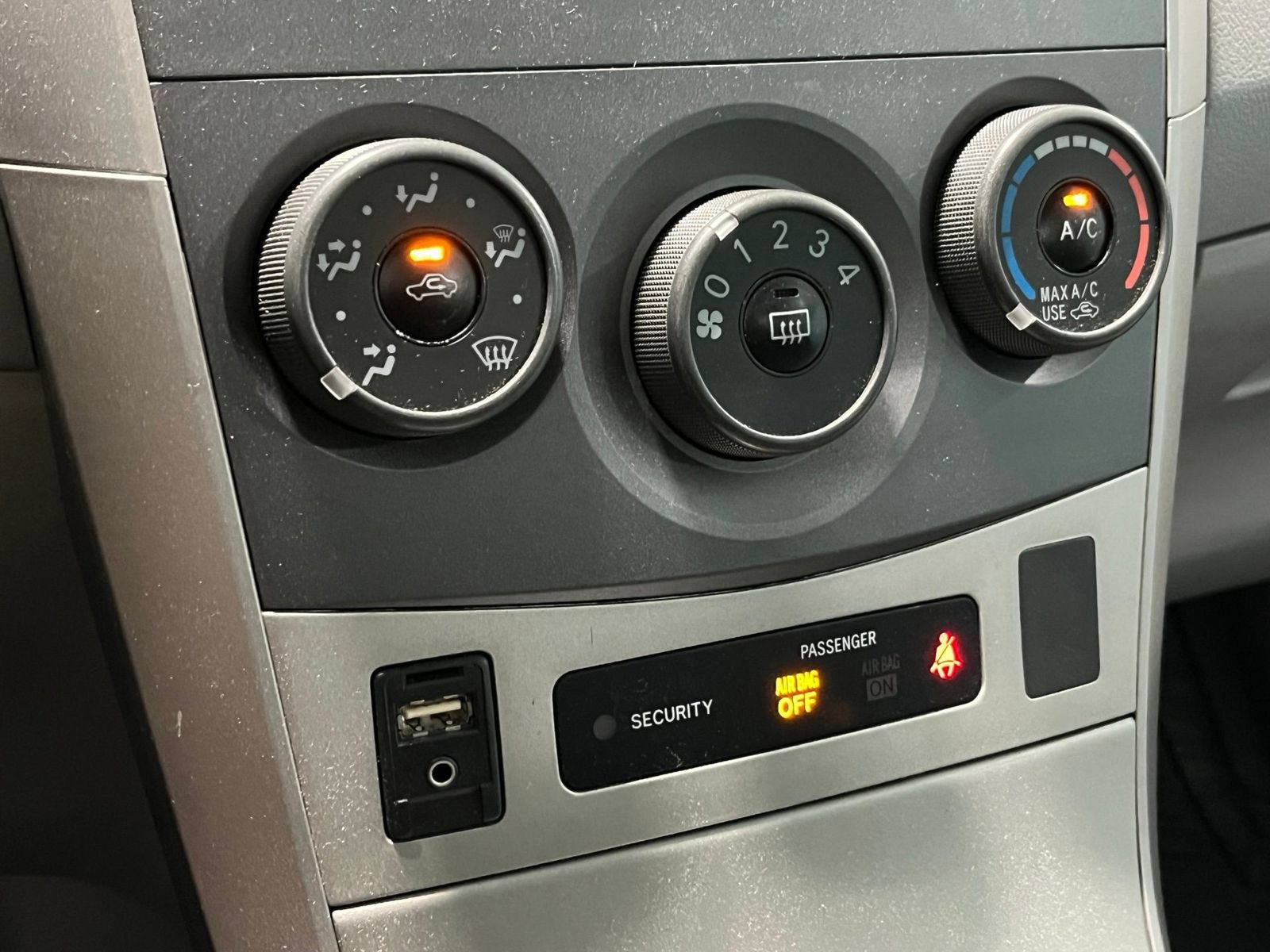 Used 2012 Toyota Corolla LE FWD image 17