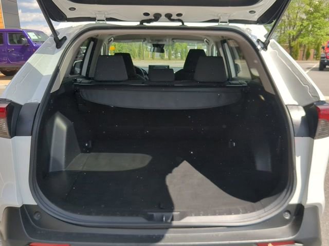 Used 2022 Toyota RAV4 XLE AWD/4WD image 12