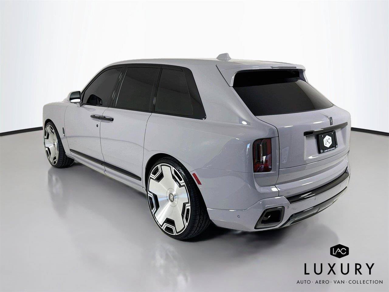 Used 2025 Rolls-Royce Cullinan Black Badge AWD/4WD image 8
