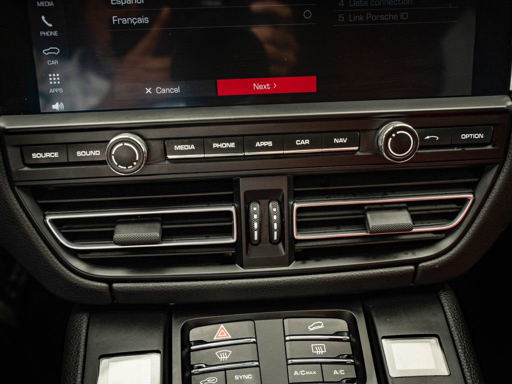 Certified 2021 Porsche Macan S AWD/4WD image 38