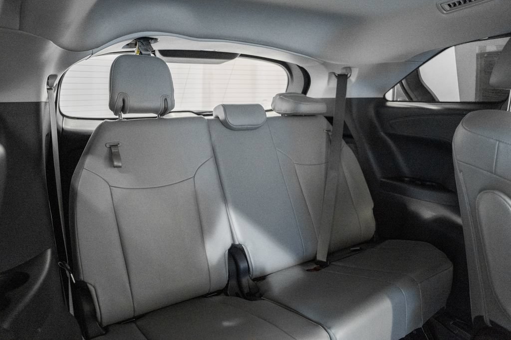 Used 2025 Toyota Sienna XLE FWD image 36