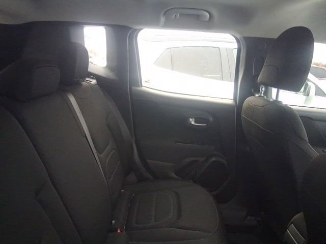 Used 2020 Jeep Renegade Latitude w/ Cold Weather Group image 19