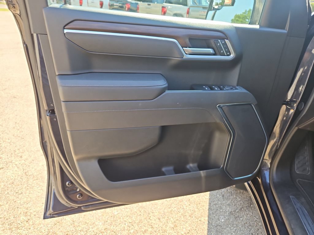 Used 2026 GMC Sierra 1500 SLT AWD/4WD image 18