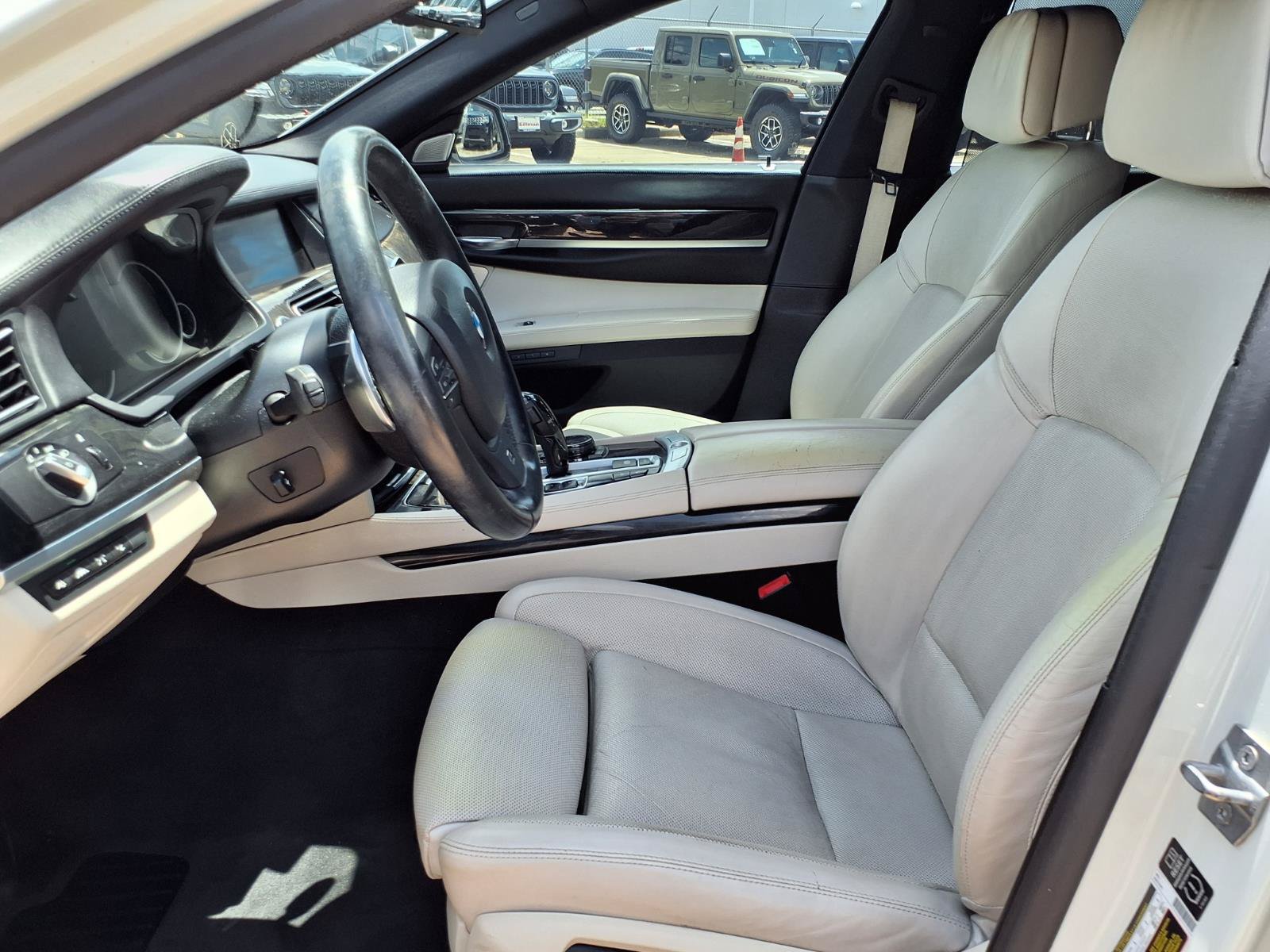 Used 2014 BMW 750Li RWD image 16
