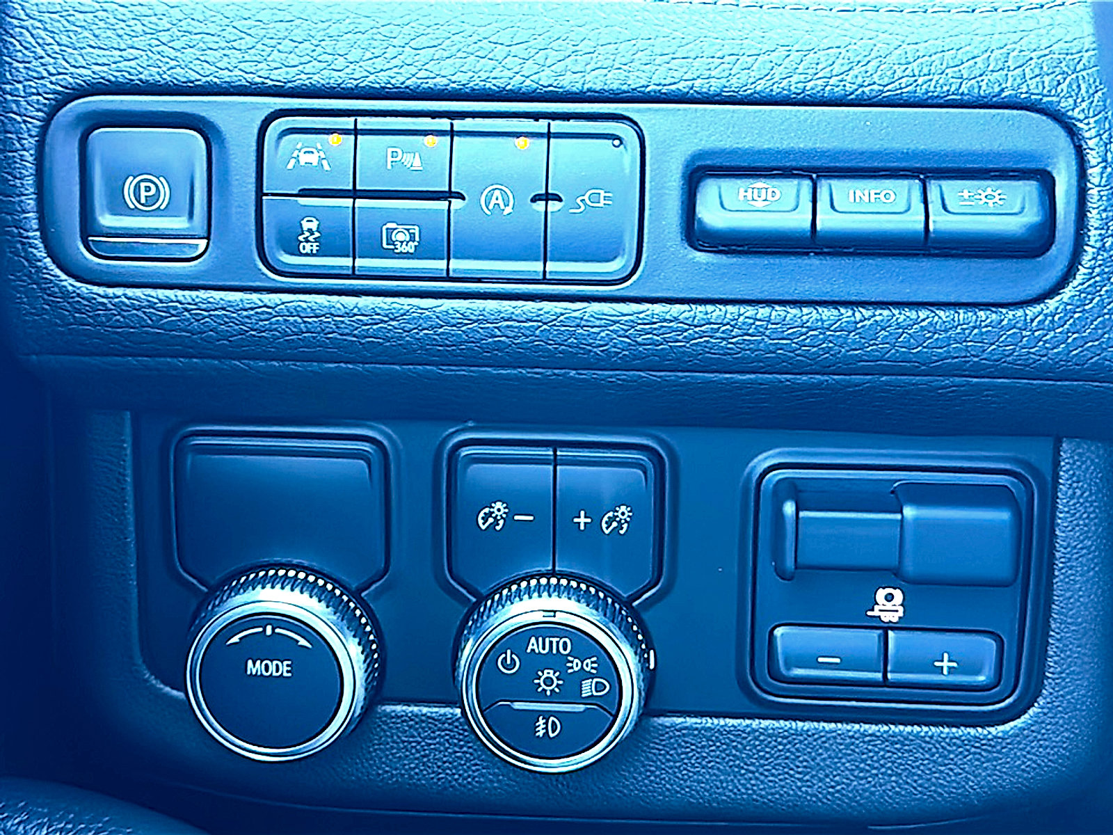 Used 2022 GMC Yukon Denali w/ Denali Premium Package image 36