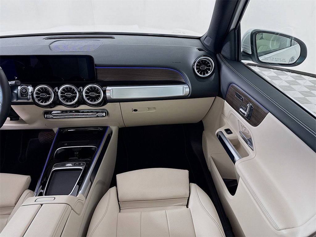 Used 2025 Mercedes-Benz GLB 250 4MATIC image 22