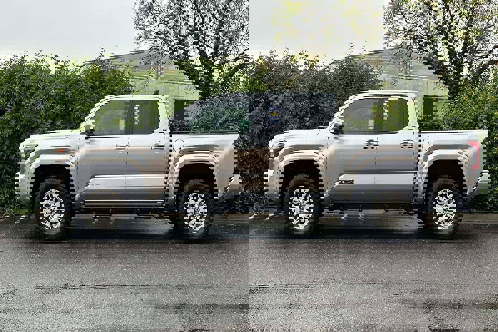 Used 2025 Toyota Tacoma SR5 w/ SR5 Upgrade Package image 6