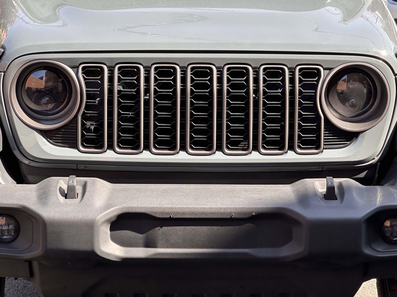 Used 2024 Jeep Wrangler Unlimited Sport AWD/4WD image 10