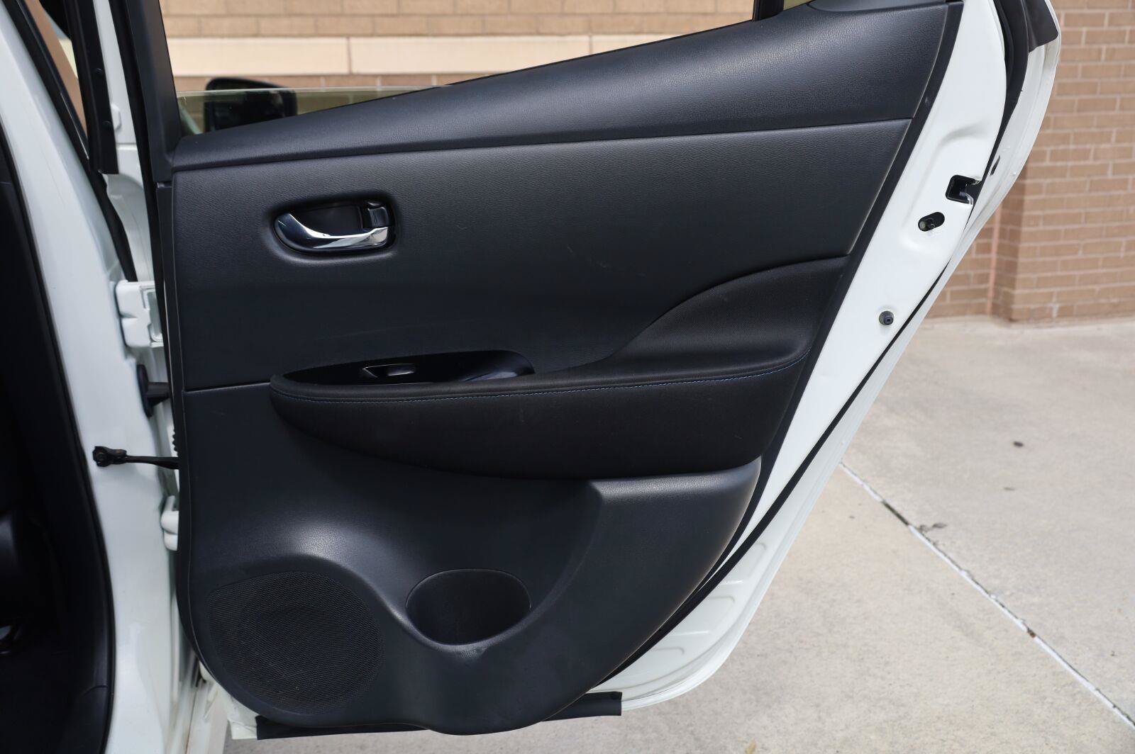 Used 2018 Nissan Leaf SV w/ SV Technology Package FWD image 19