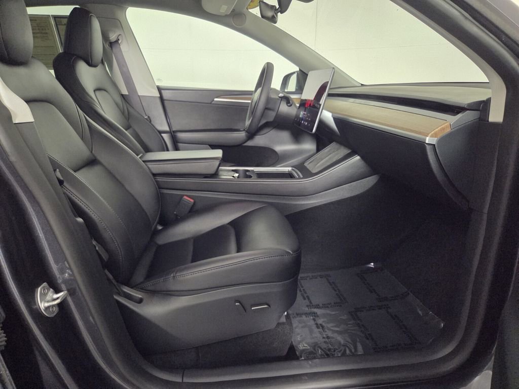 Used 2024 Tesla Model Y Performance image 31