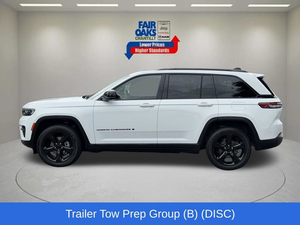 Used 2023 Jeep Grand Cherokee Altitude AWD/4WD image 10