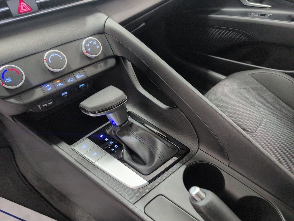 Used 2023 Hyundai Elantra SE w/ Cargo Package image 24