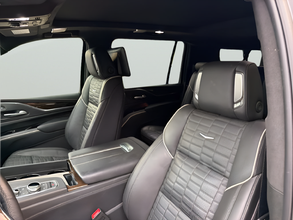 Used 2024 Cadillac Escalade ESV Premium Luxury Platinum AWD/4WD image 18