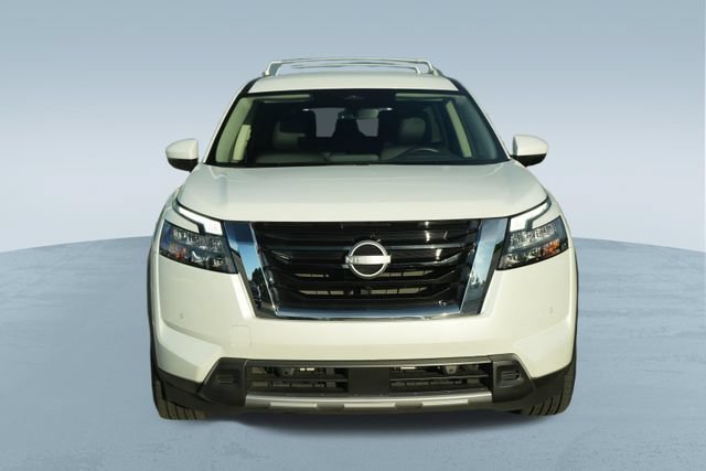 Used 2025 Nissan Pathfinder SL AWD/4WD image 2
