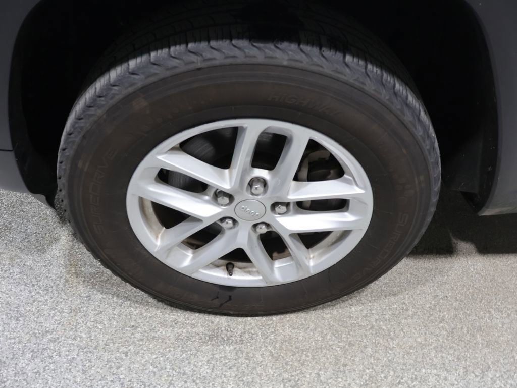 Certified 2023 Jeep Grand Cherokee L Laredo AWD/4WD image 11