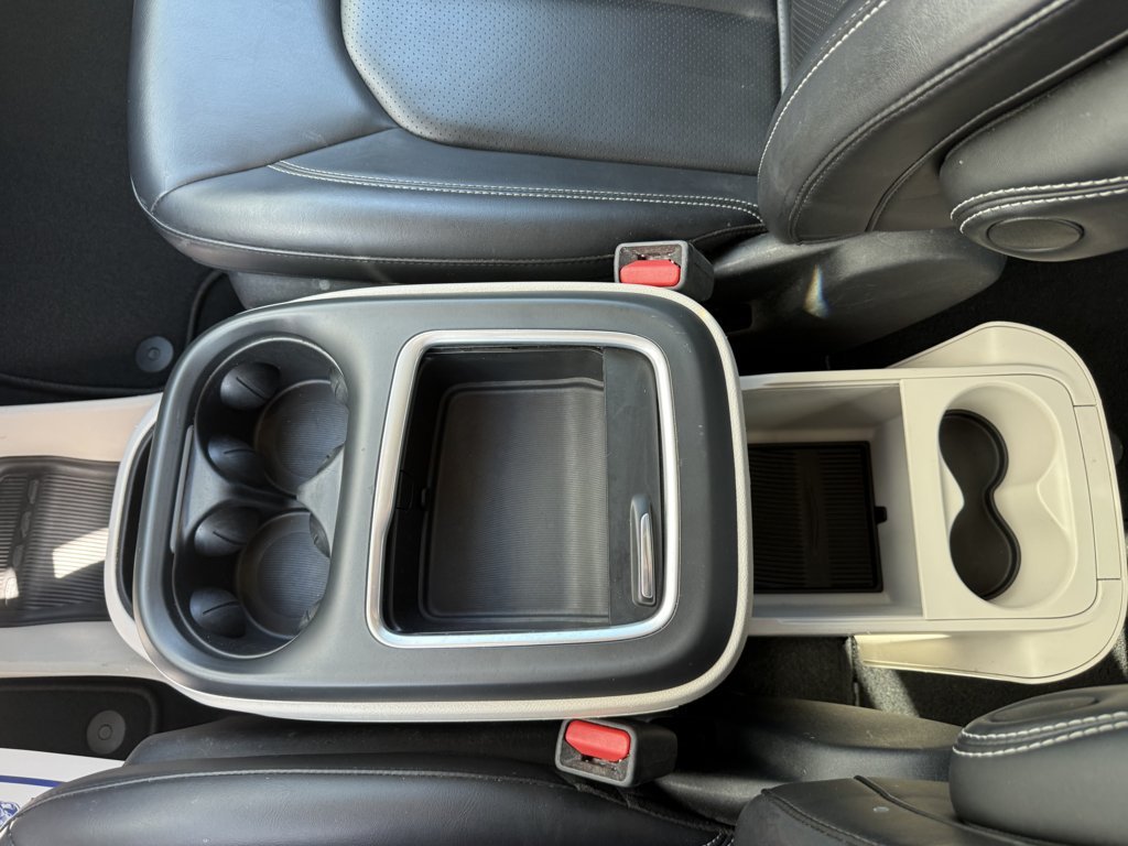 Used 2023 Chrysler Pacifica Touring-L FWD image 32
