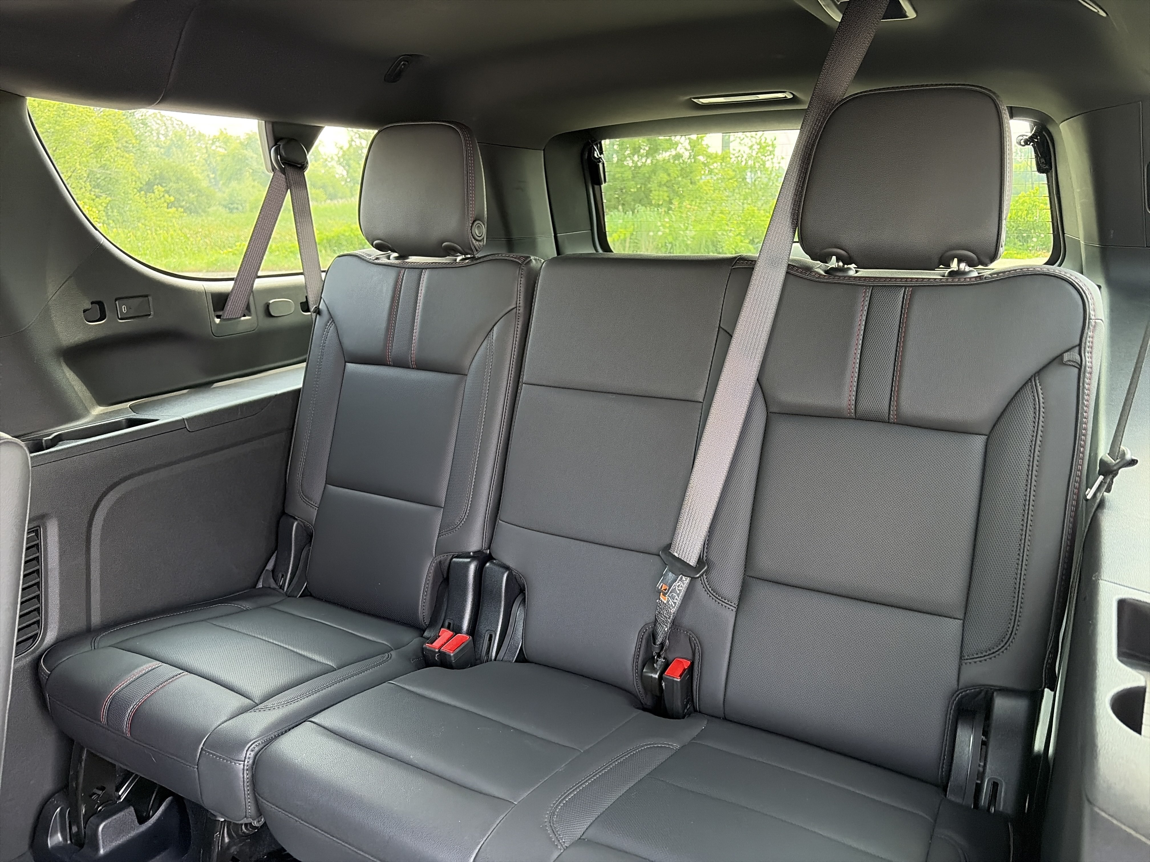 Used 2025 Chevrolet Suburban RST w/ Comfort Package AWD/4WD image 14
