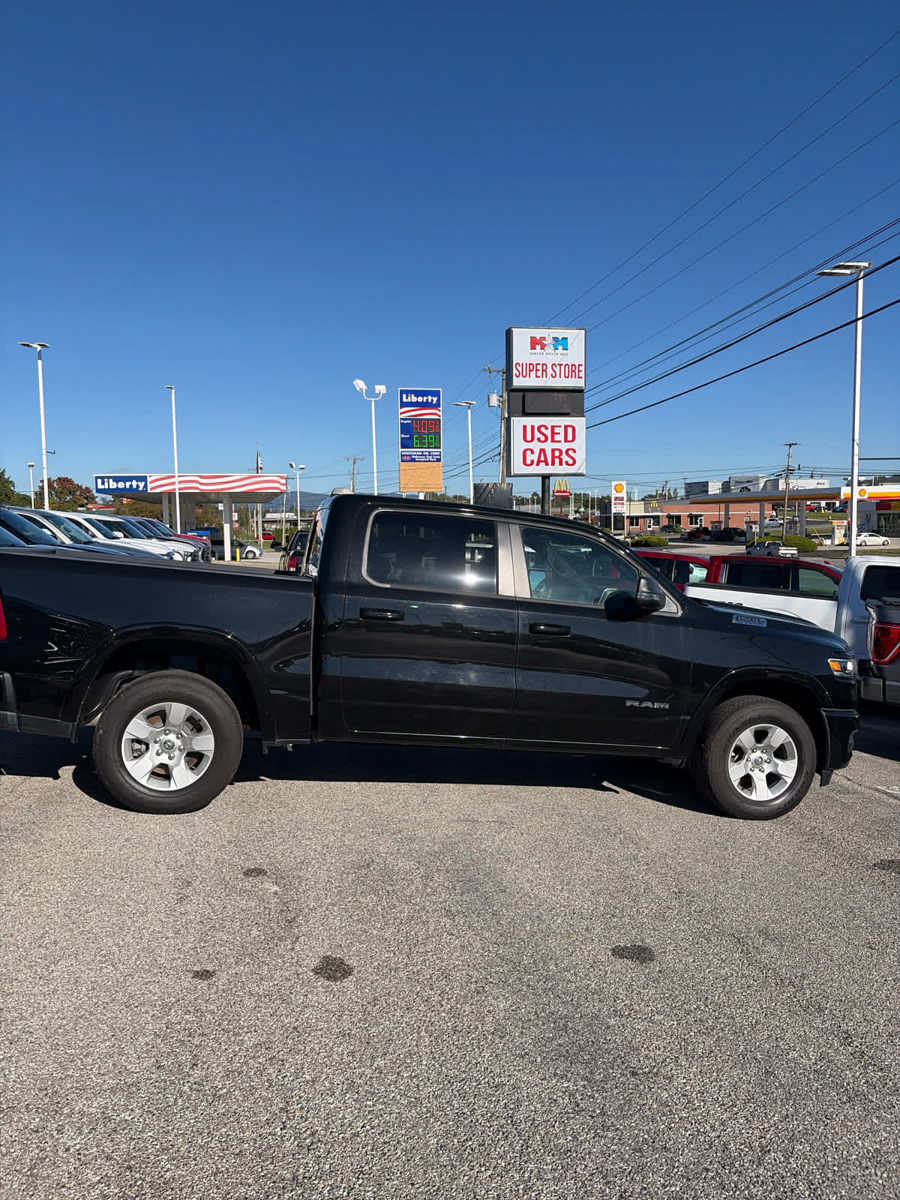 Used 2025 RAM 1500 Big Horn AWD/4WD image 17