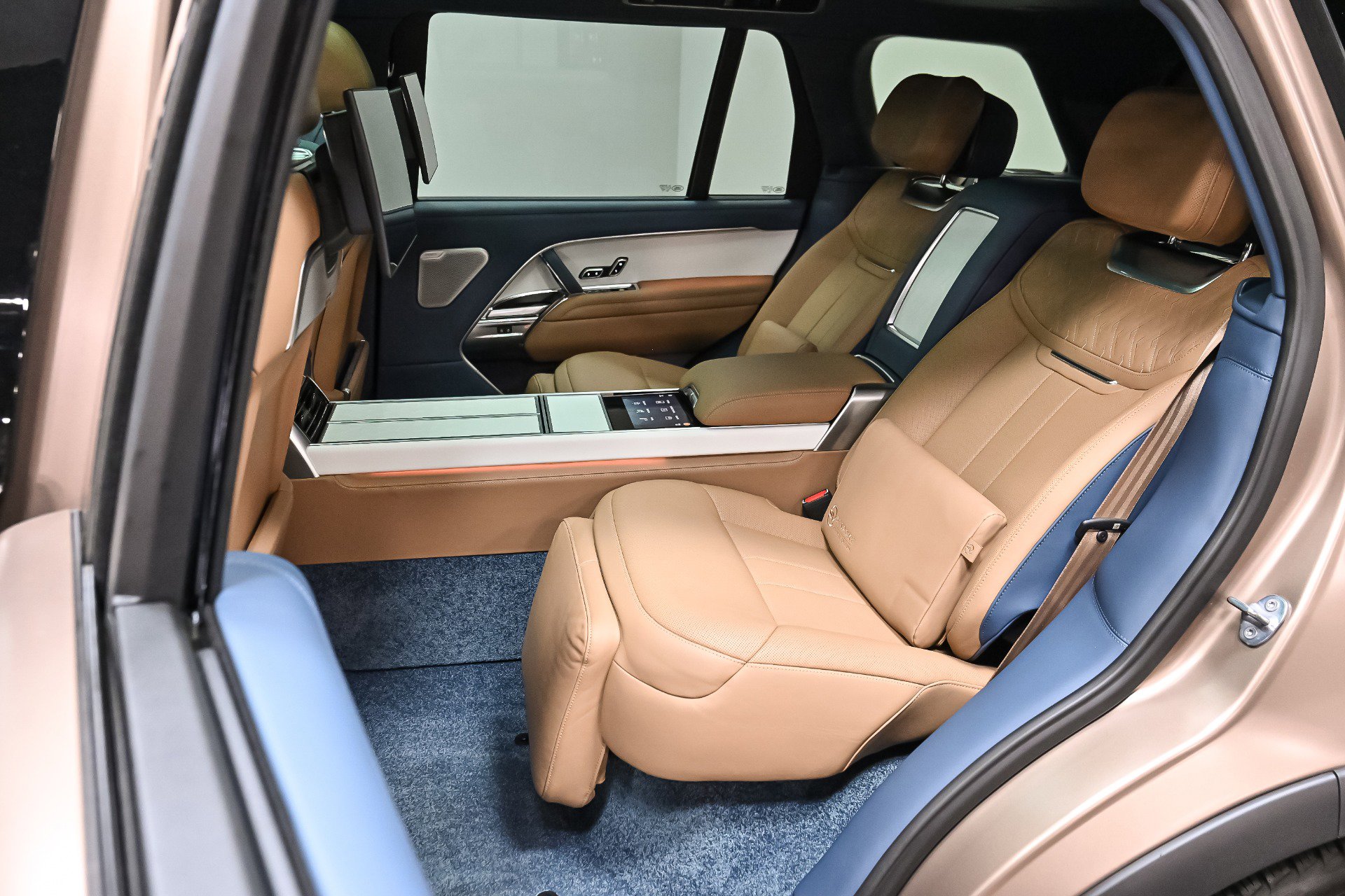 Used 2023 Land Rover Range Rover LWB SV Autobiography image 33