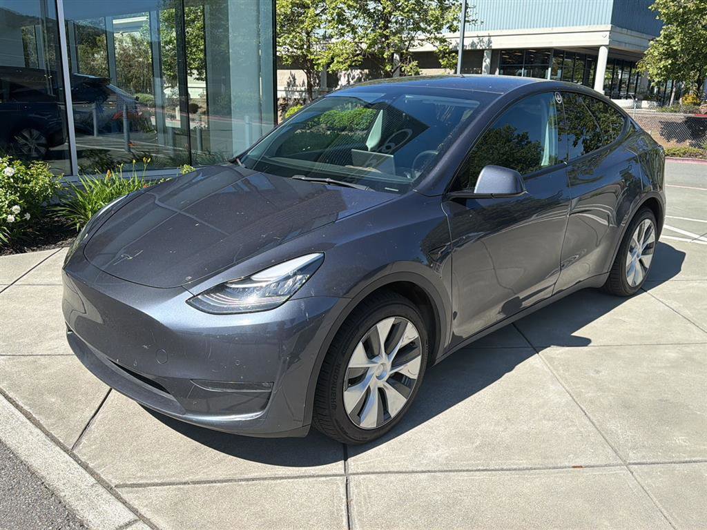Used 2021 Tesla Model Y Long Range video 1