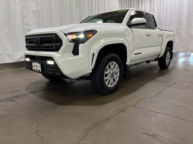 Certified 2025 Toyota Tacoma SR5 AWD/4WD image 23