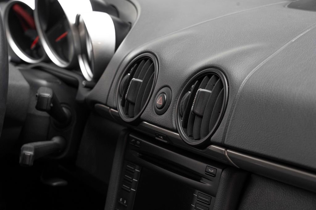 Used 2012 Porsche Cayman R image 35