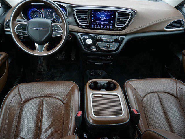 Used 2017 Chrysler Pacifica Limited image 11