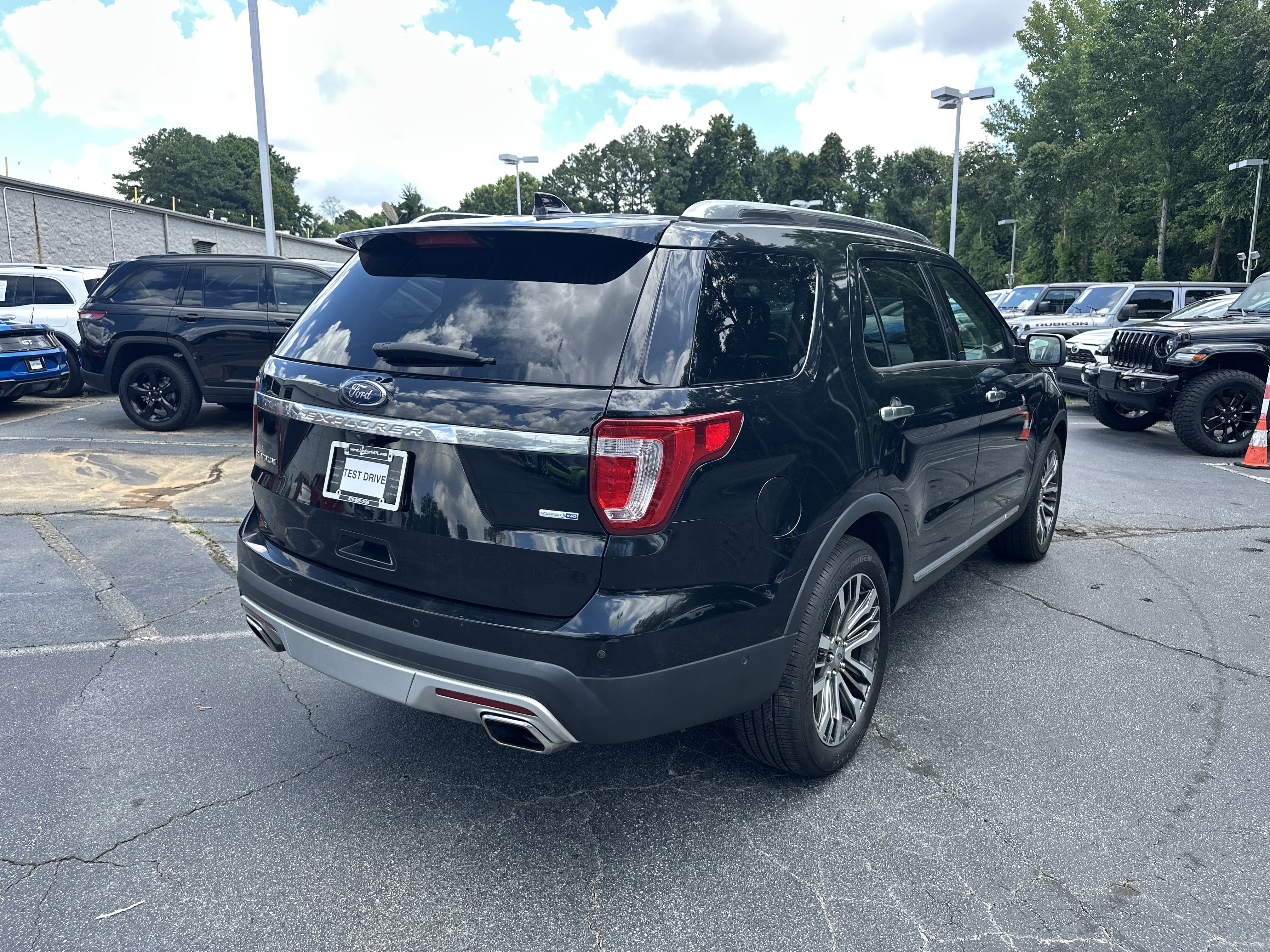 Used 2017 Ford Explorer Platinum AWD/4WD image 9