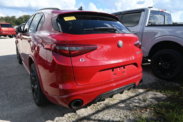 Used 2023 Alfa Romeo Stelvio Veloce AWD/4WD image 11