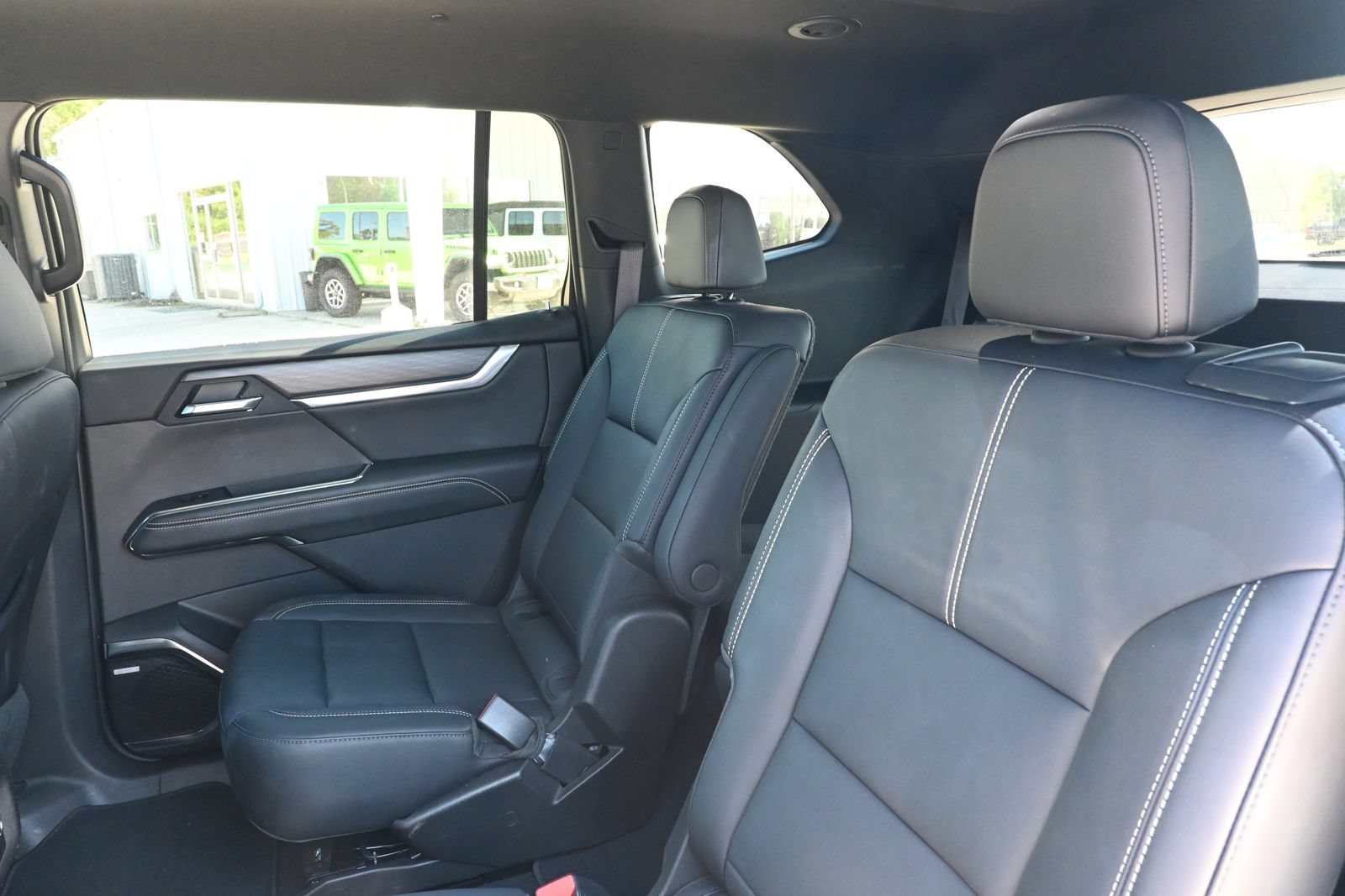 Used 2026 GMC Acadia Elevation w/ Elevation Premium Package FWD image 23