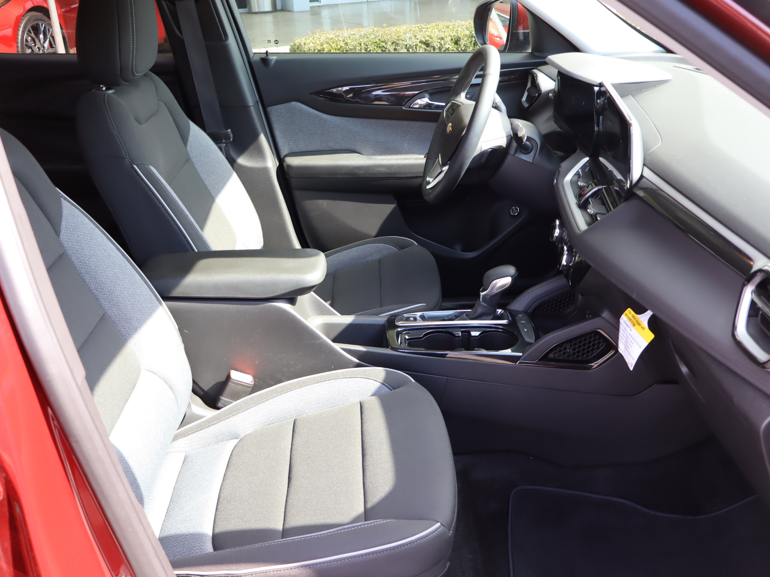 Certified 2025 Chevrolet TrailBlazer LT w/ Convenience Package image 36