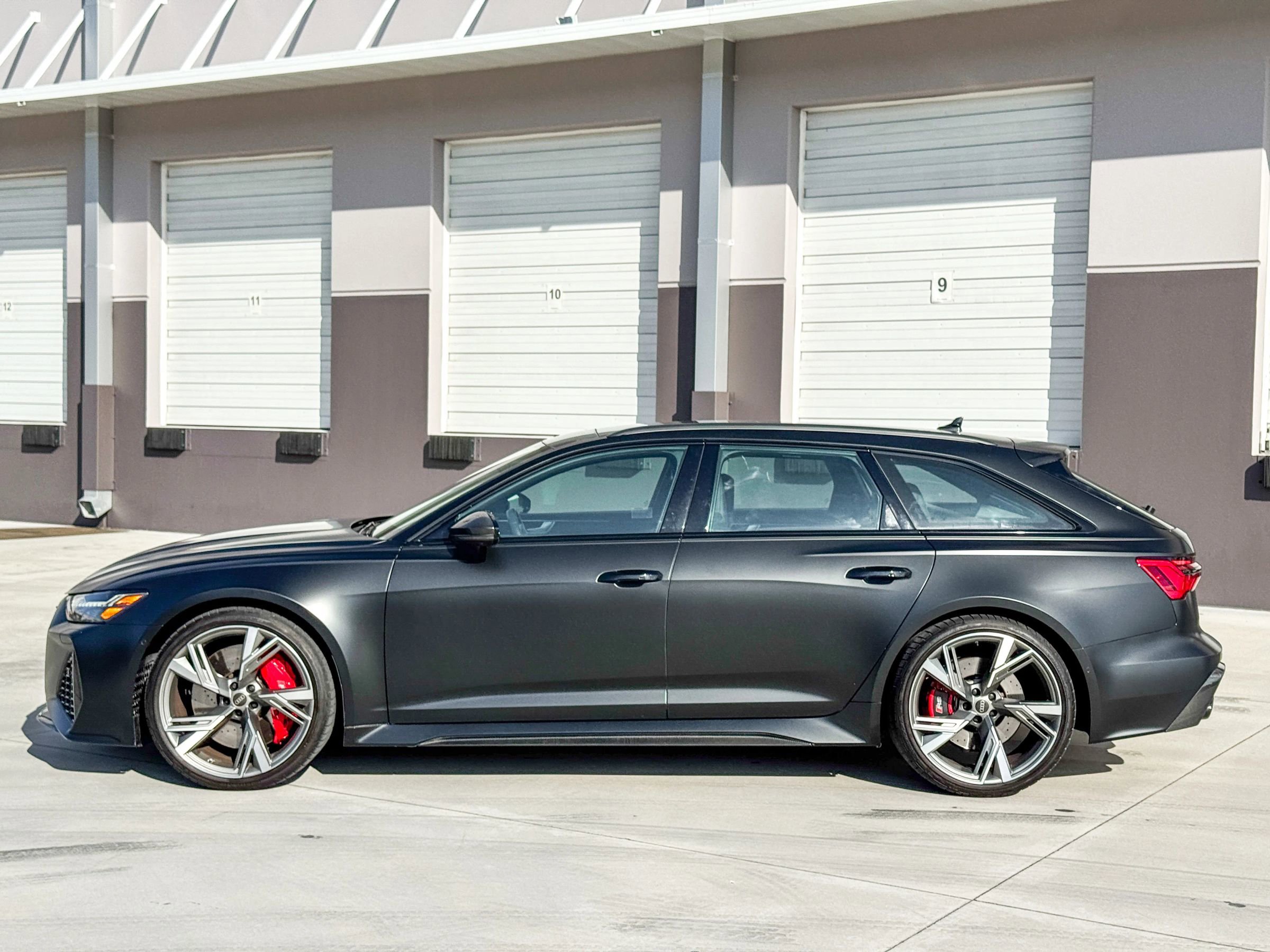 Used 2023 Audi RS 6 w/ Carbon Optic Package image 3