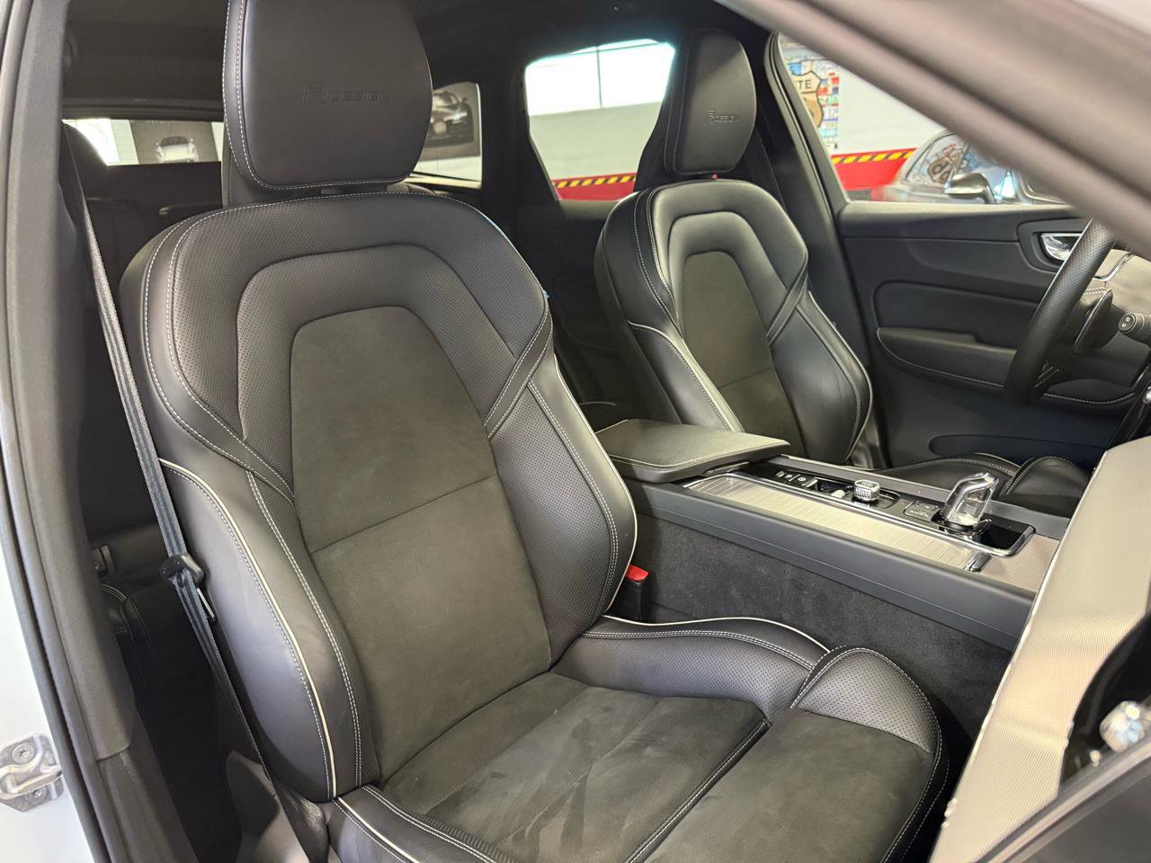 Used 2019 Volvo XC60 T8 R-Design w/ Advanced Package AWD/4WD image 37