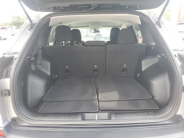 Used 2019 Jeep Cherokee Latitude w/ Popular Appearance Group FWD image 6