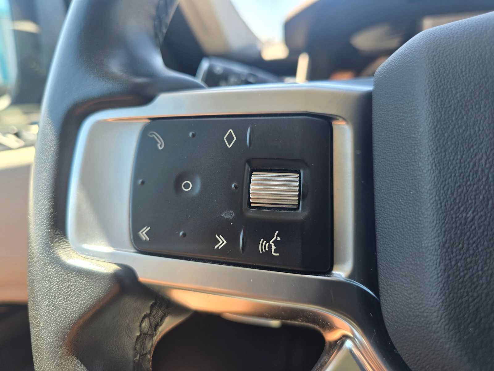 Used 2023 Land Rover Discovery S AWD/4WD image 35