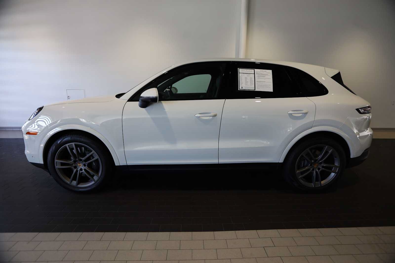 Used 2025 Porsche Cayenne AWD/4WD image 2