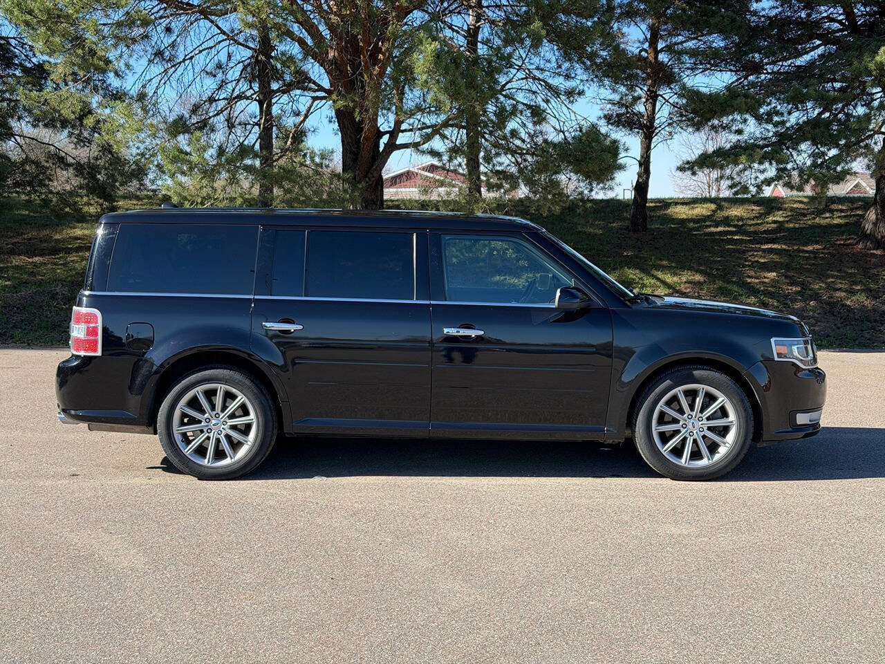 Used 2019 Ford Flex Limited FWD image 2