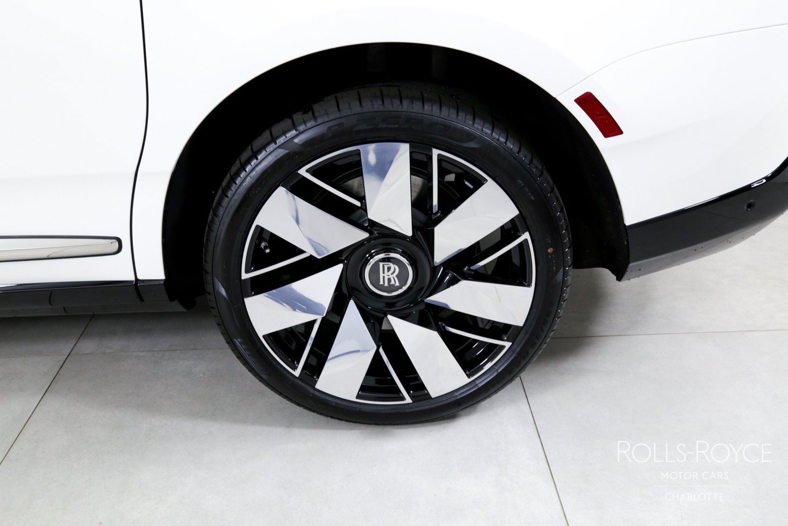 Certified 2025 Rolls-Royce Cullinan AWD/4WD image 39